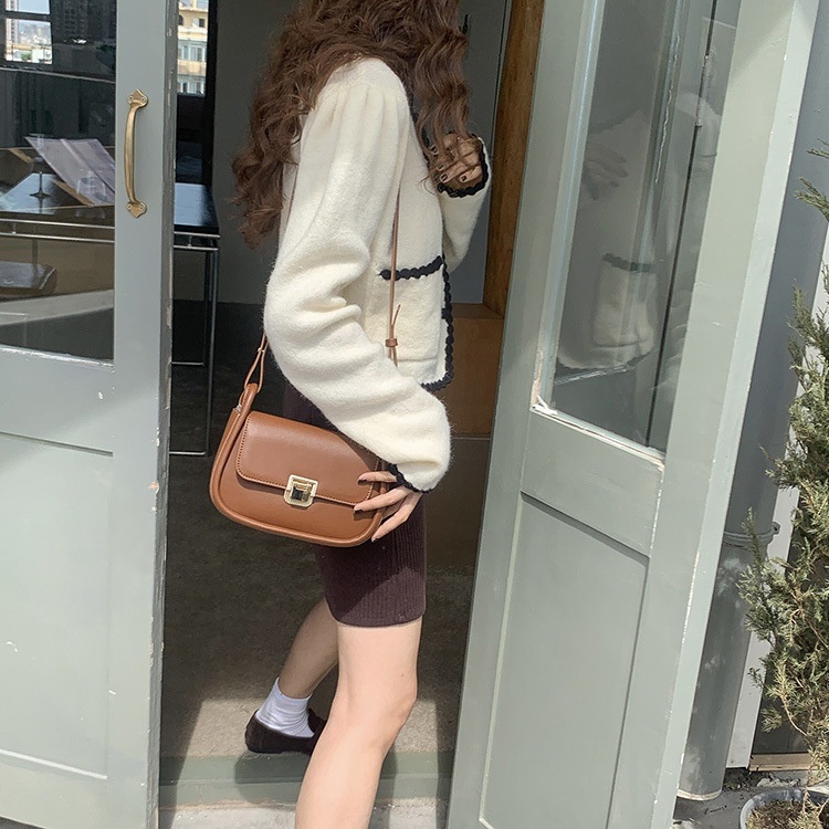 2WAYゴールドバックルフラップ台形バッグ | 詳細画像9