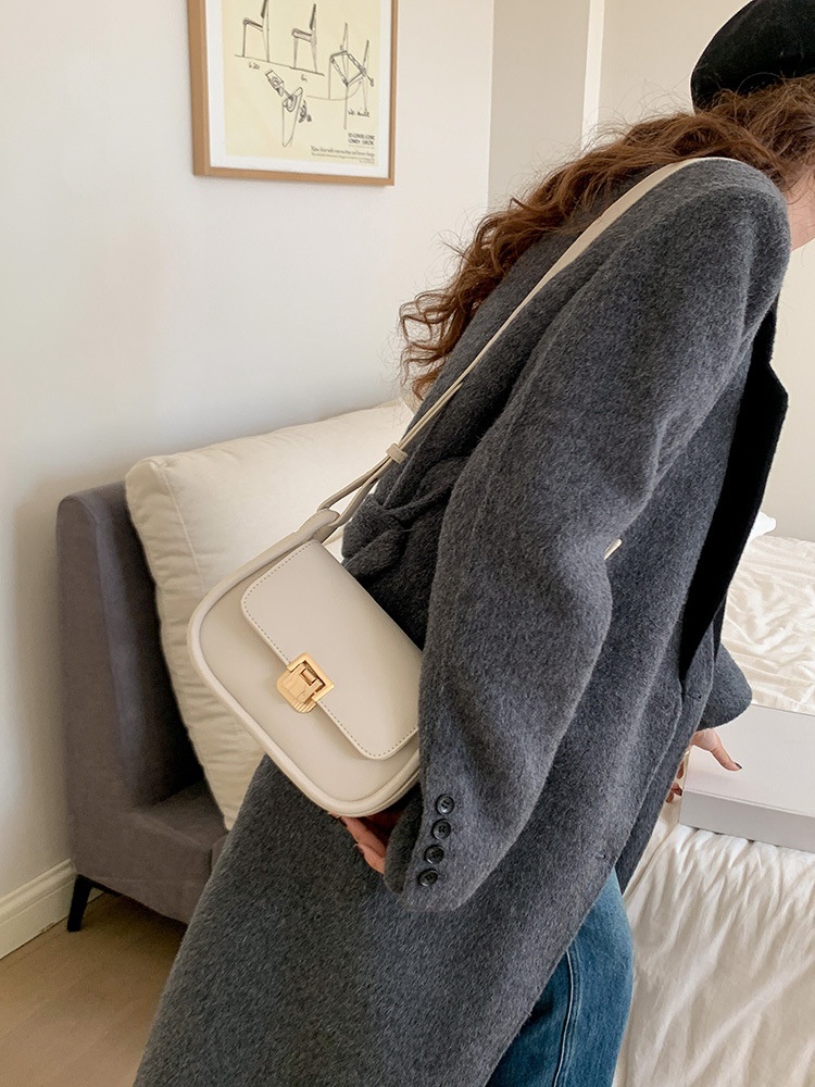 2WAYゴールドバックルフラップ台形バッグ | 詳細画像12