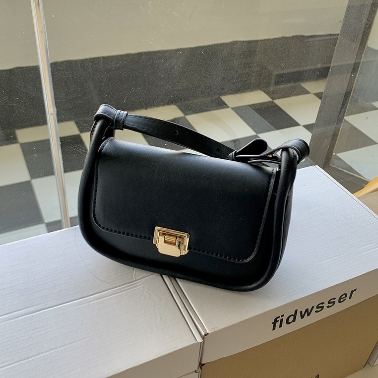 2WAYゴールドバックルフラップ台形バッグ | 詳細画像13