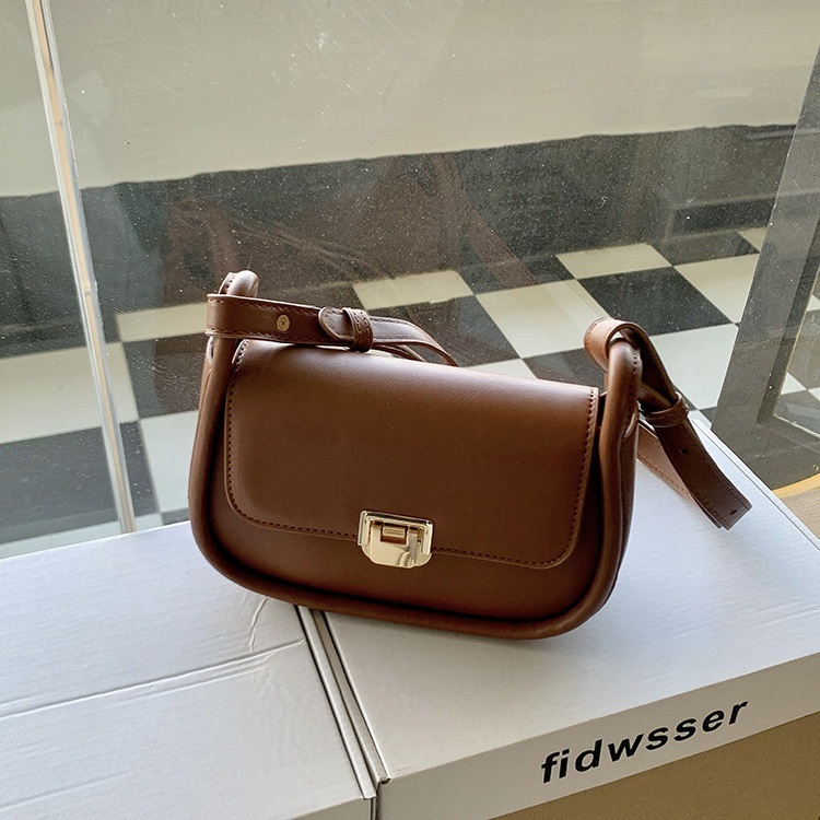 2WAYゴールドバックルフラップ台形バッグ | 詳細画像14