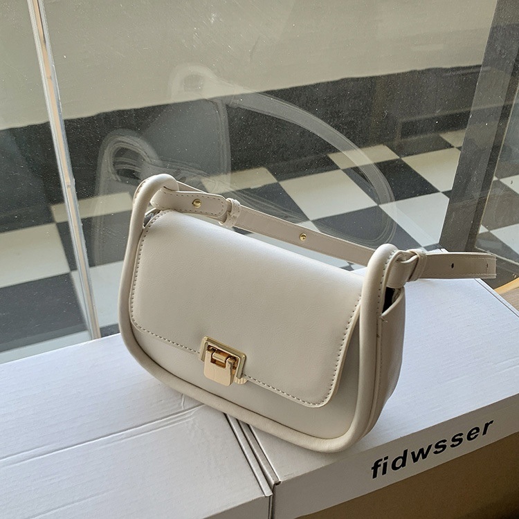 2WAYゴールドバックルフラップ台形バッグ | 詳細画像16