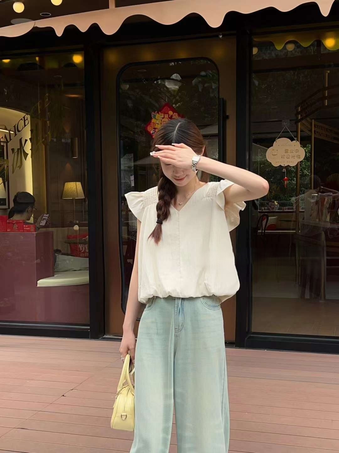 Vネックシャーリングキャップスリーブバルーンブラウス