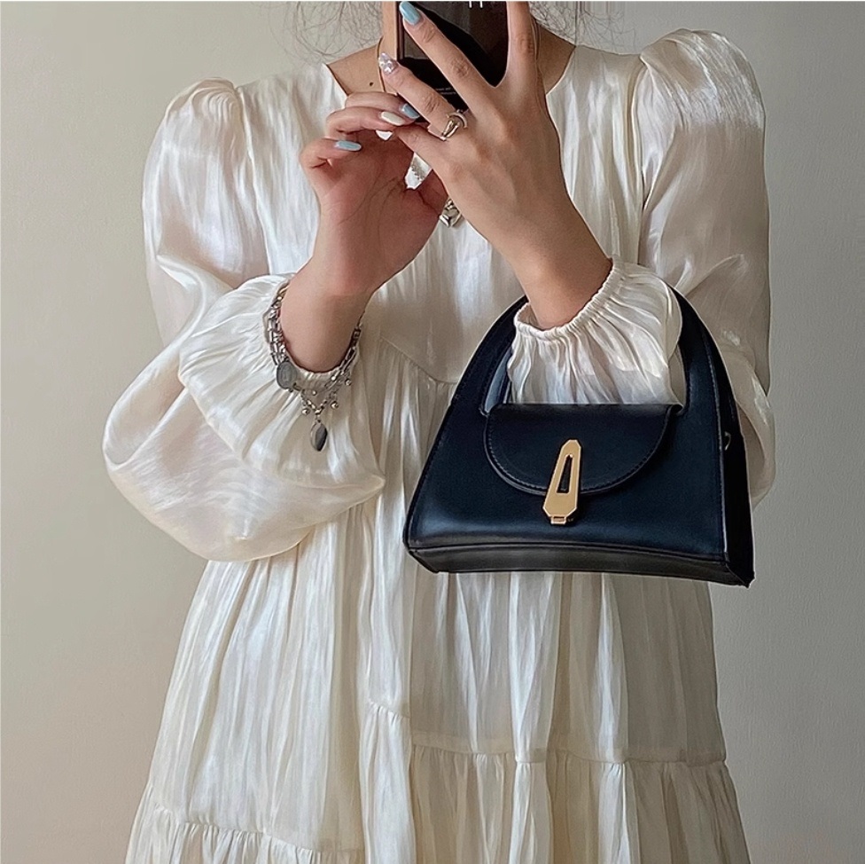 2WAYクリップバックル台形バッグ | 詳細画像2