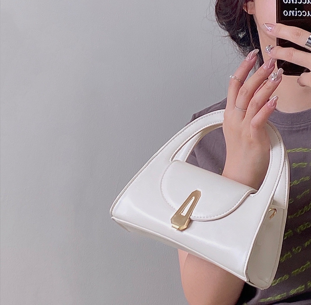 2WAYクリップバックル台形バッグ | 詳細画像9