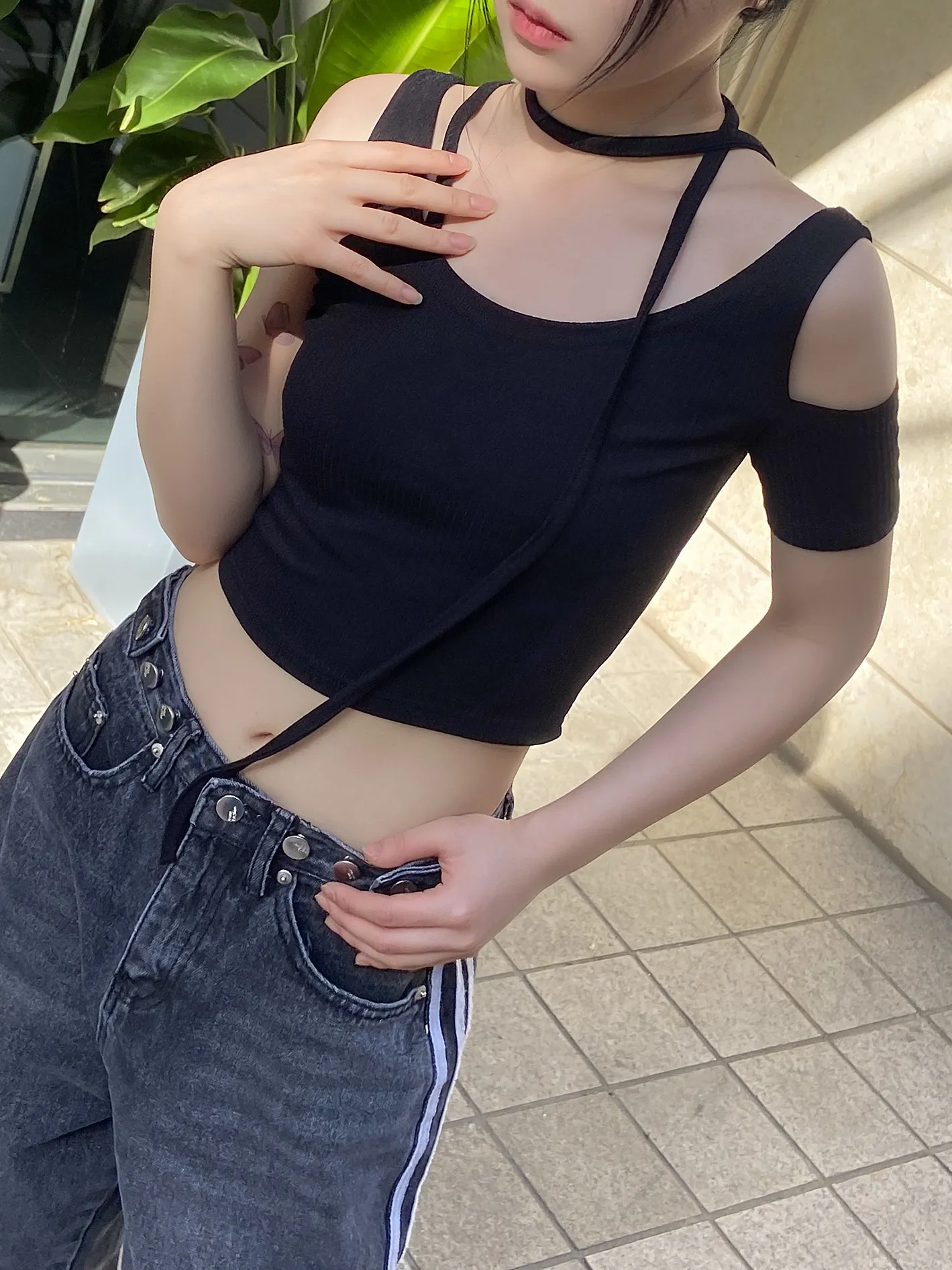 アシメショルダーチョーカークロップドTシャツ | 詳細画像1