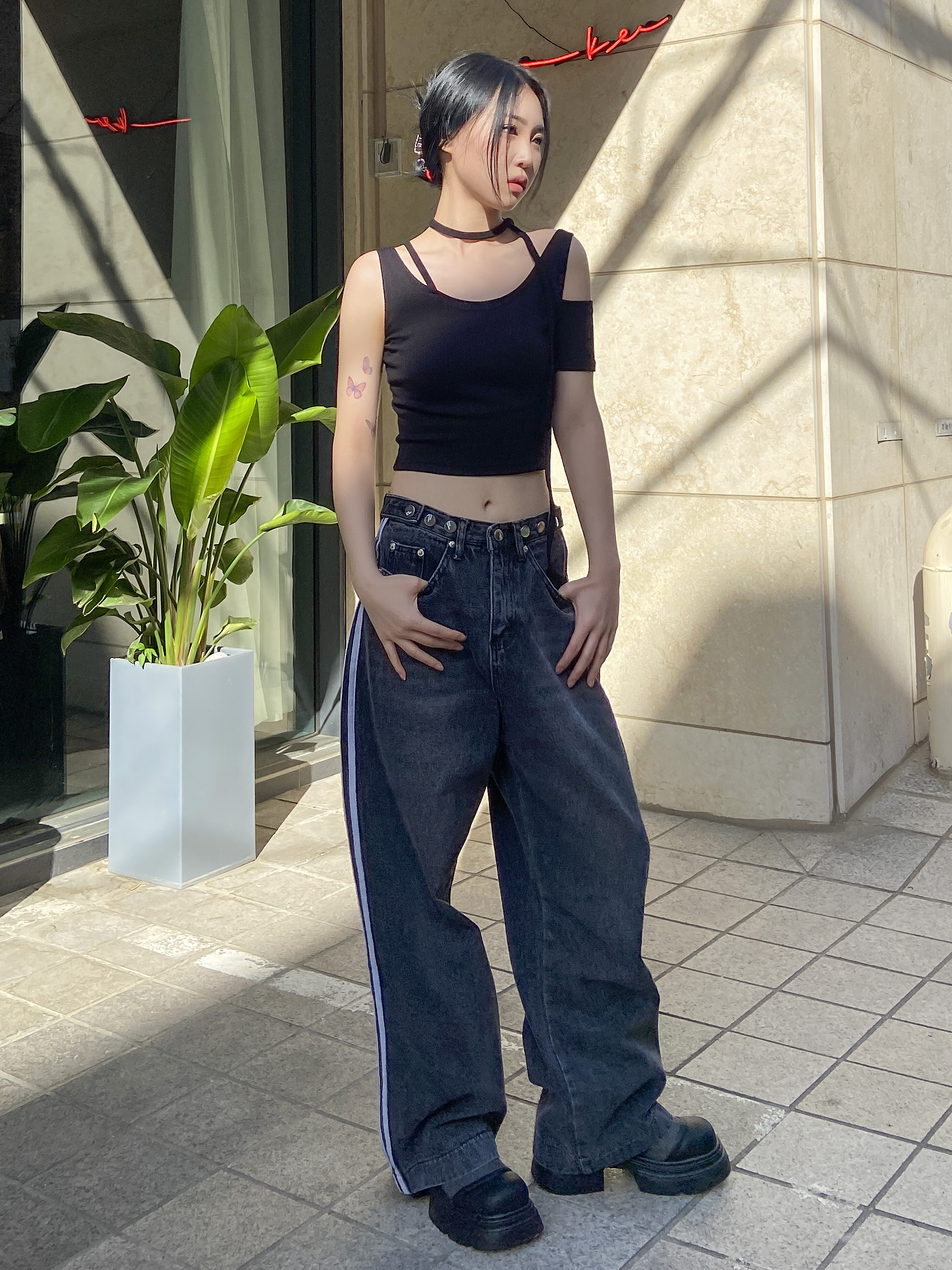 アシメショルダーチョーカークロップドTシャツ | 詳細画像6