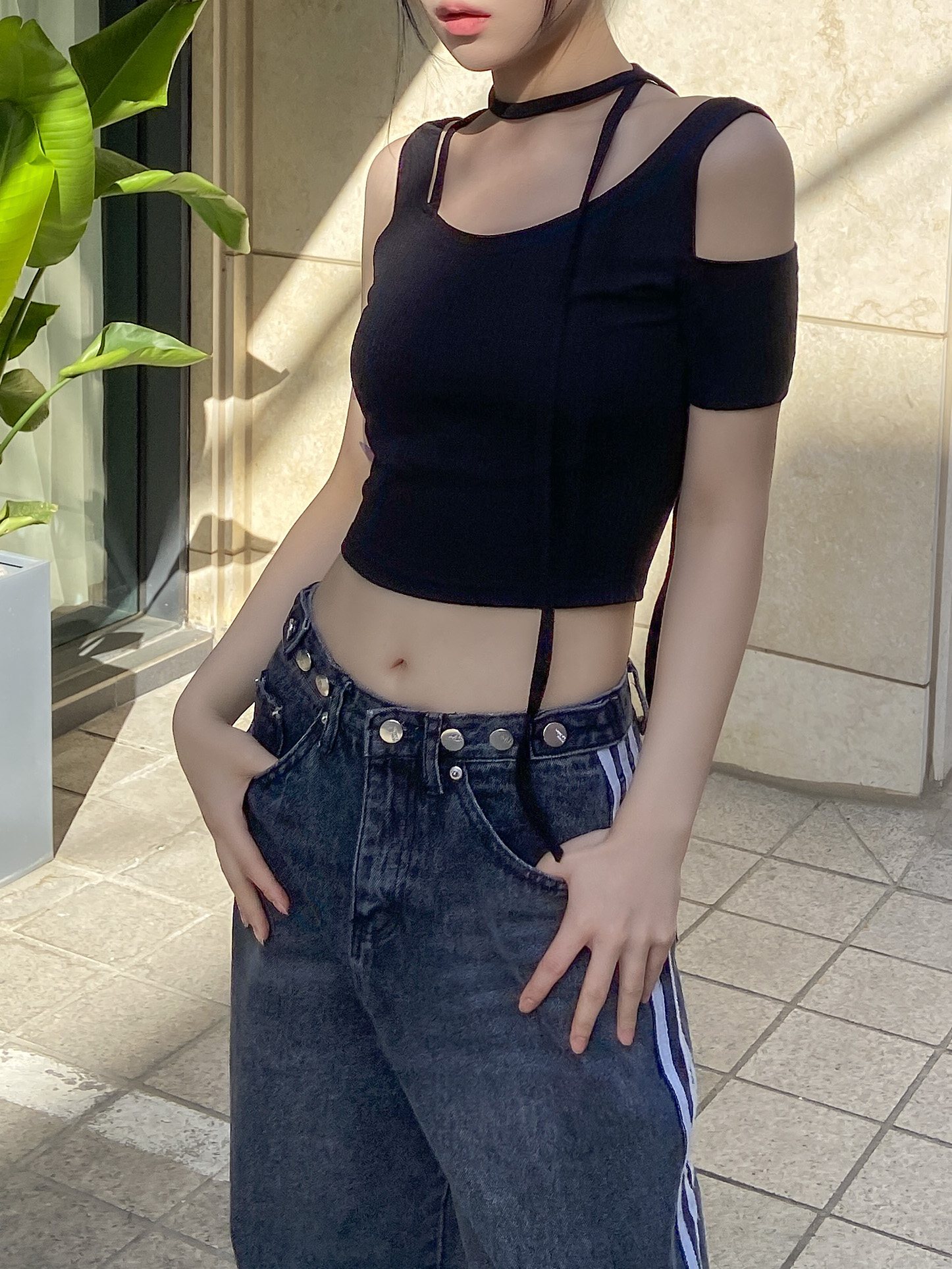 アシメショルダーチョーカークロップドTシャツ | 詳細画像4