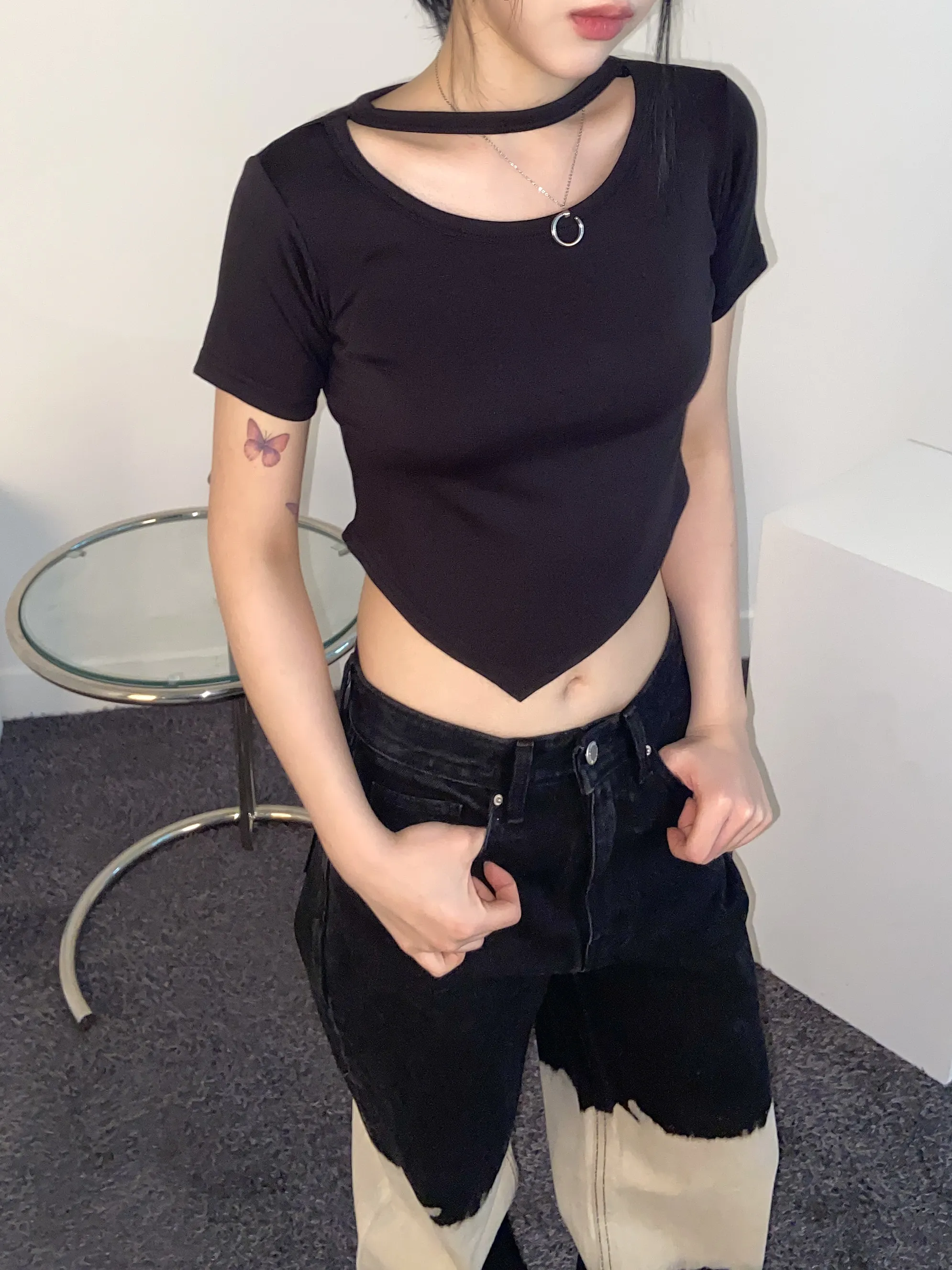 チョーカーアンバランスクロップド半袖Tシャツ | 詳細画像1
