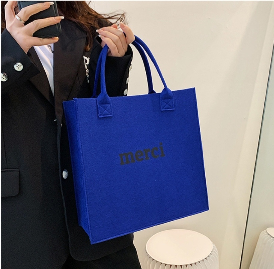 Merci ロゴ入り青トートバッグ 新品】Merci ロゴ入りトートバッグ 青 メルシー フランス パリ
