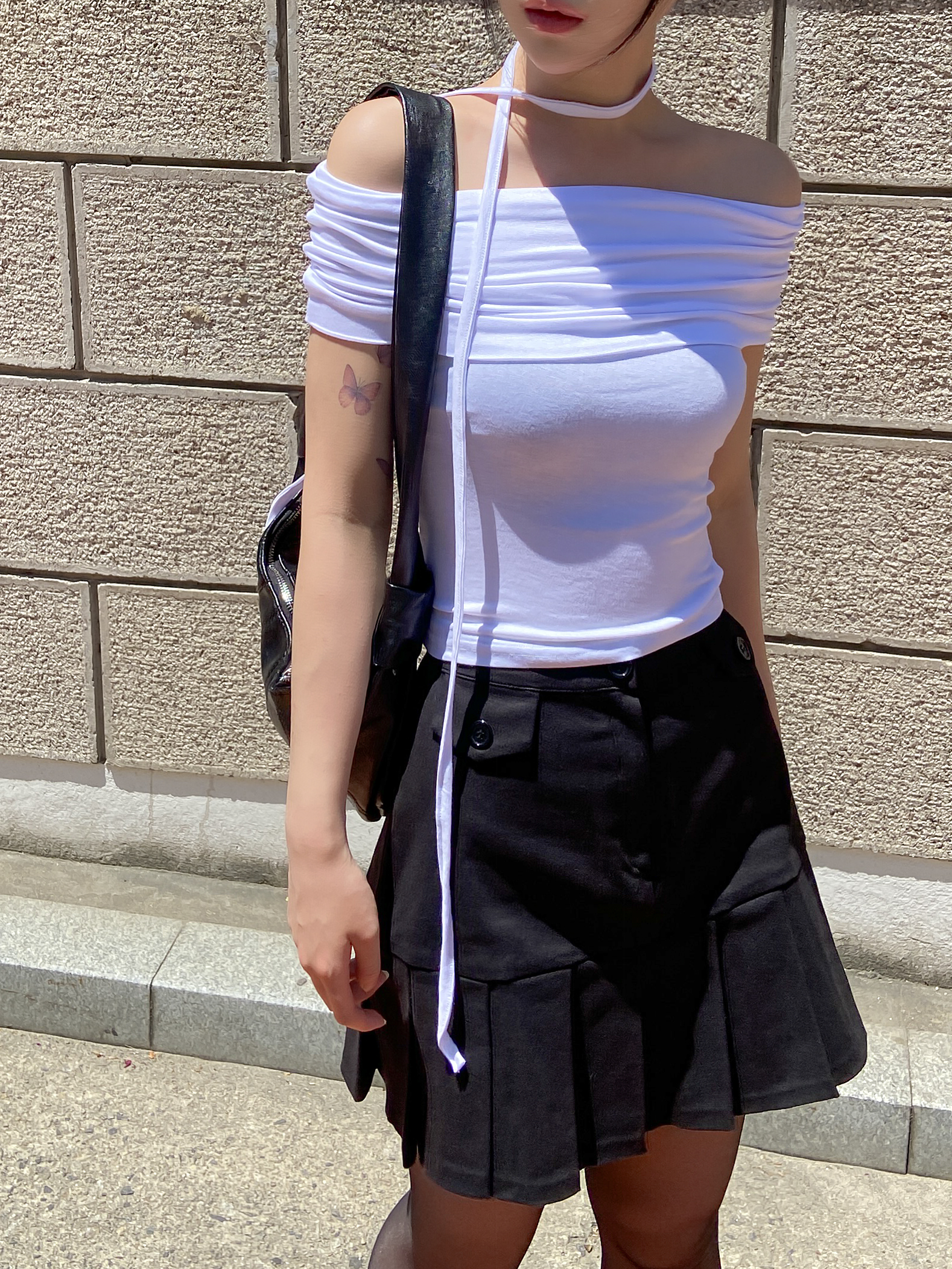ストラップ付ロールオフショルダー半袖Tシャツ | 詳細画像13