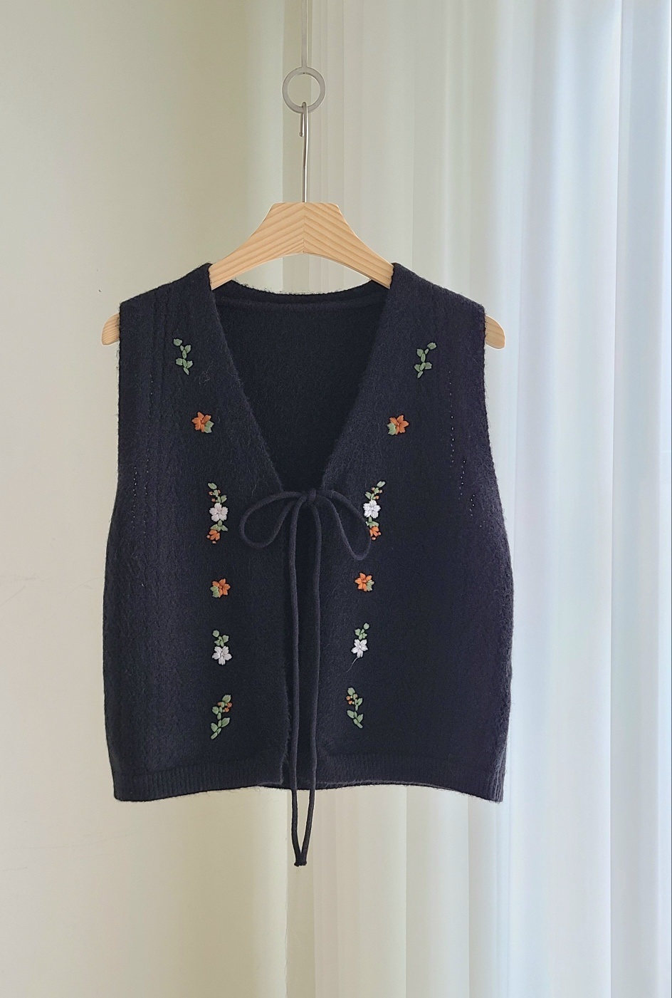 リボンVネック花柄刺繍ニットベスト | 詳細画像10