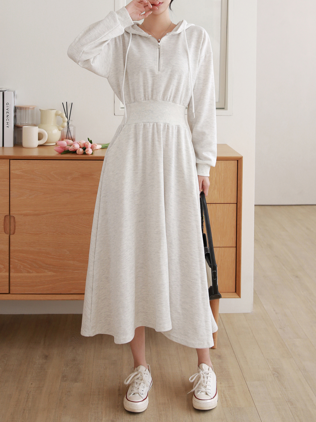 【値下げ中】mavimoon スウェットワンピース　ホワイト ハーフジップフードAラインスウェットワンピース | レディース
