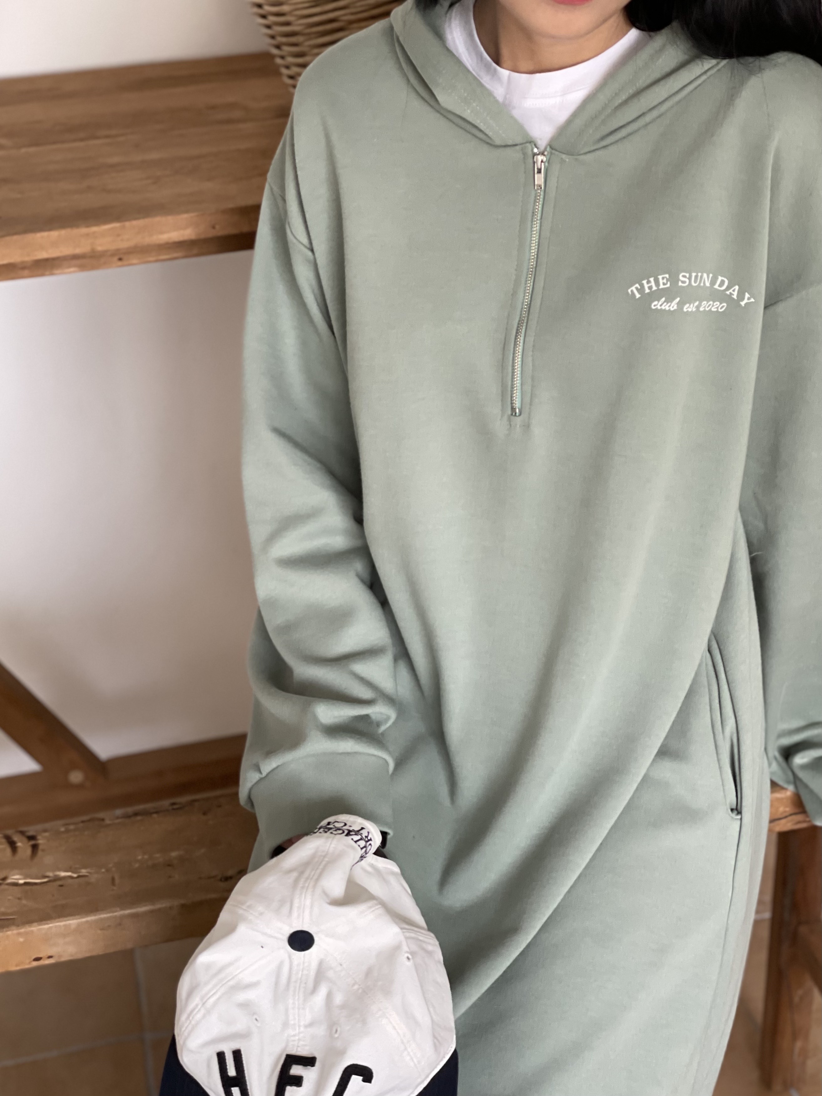 英字レタリングハーフジップパーカーワンピース | 詳細画像2