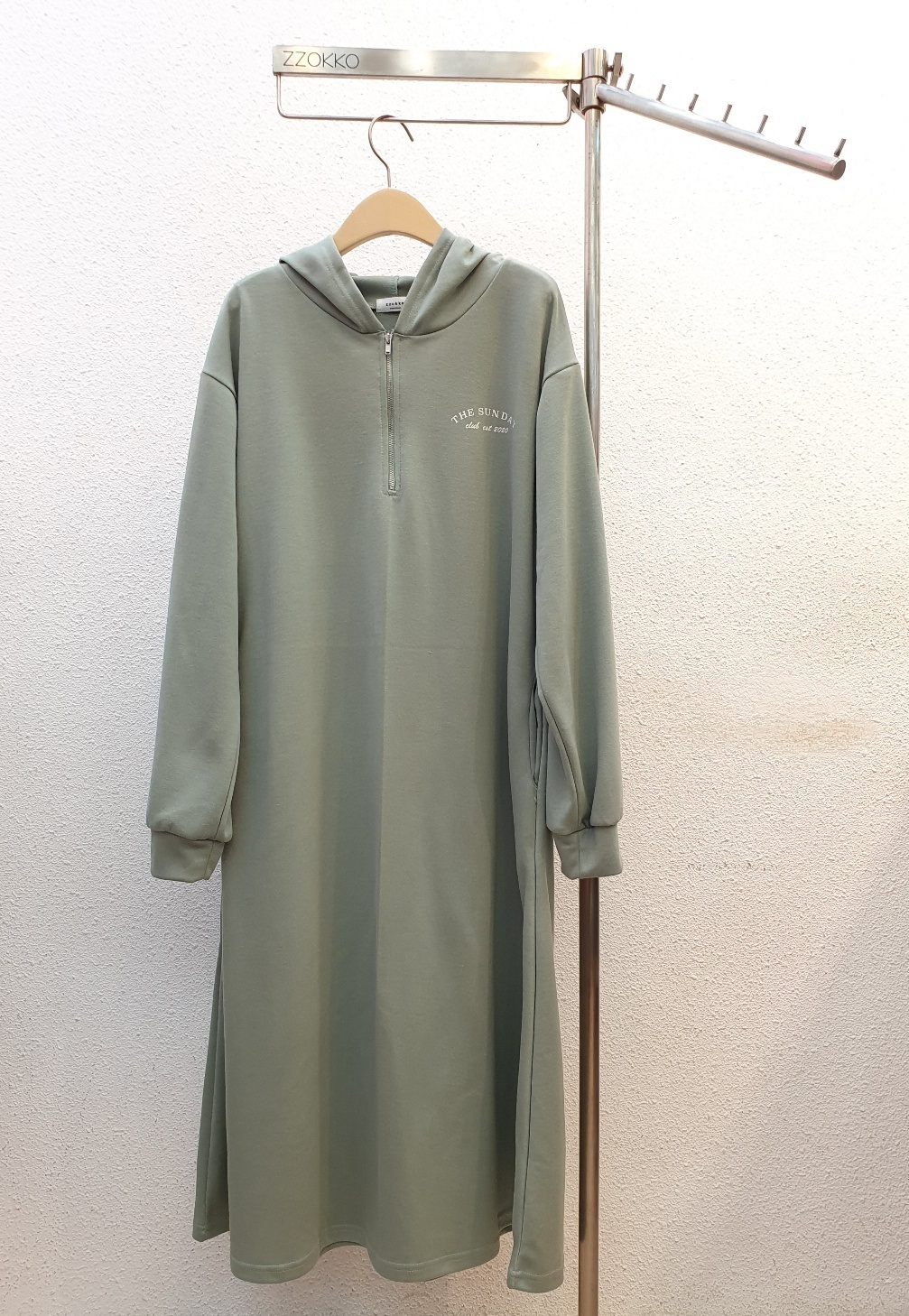 英字レタリングハーフジップパーカーワンピース | 詳細画像18