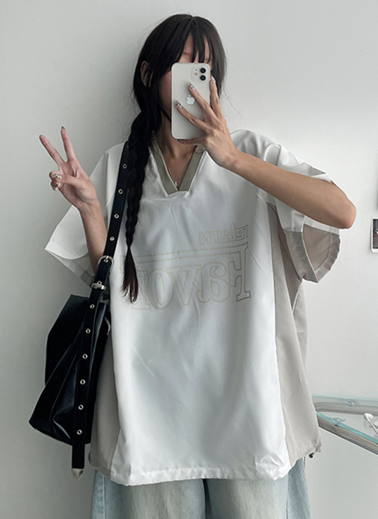 Vネック配色プリントラグラン半袖Tシャツ | レディースファッション