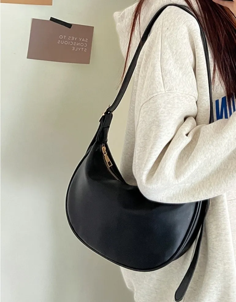 2WAYレザー調ハーフムーンバッグ | 詳細画像1