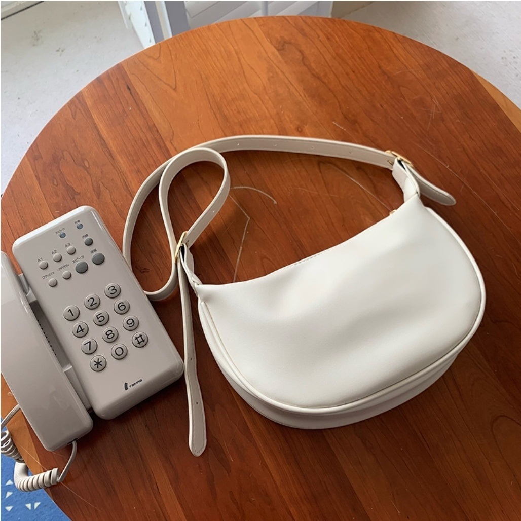 2WAYレザー調ハーフムーンバッグ | 詳細画像9