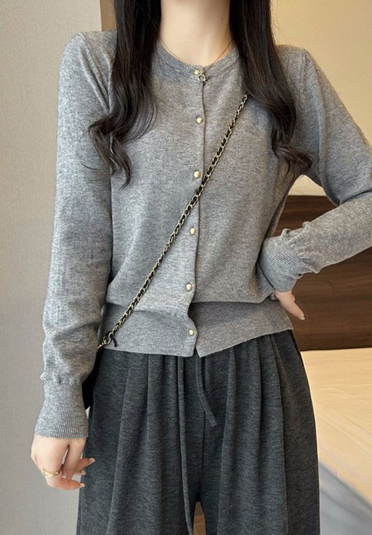 【美品】ベイジ BEIGE，JOSSEY カーディガン ラウンドネック 金ボタン 美品】ベイジ BEIGE，JOSSEY カーディガン ラウンドネック 金