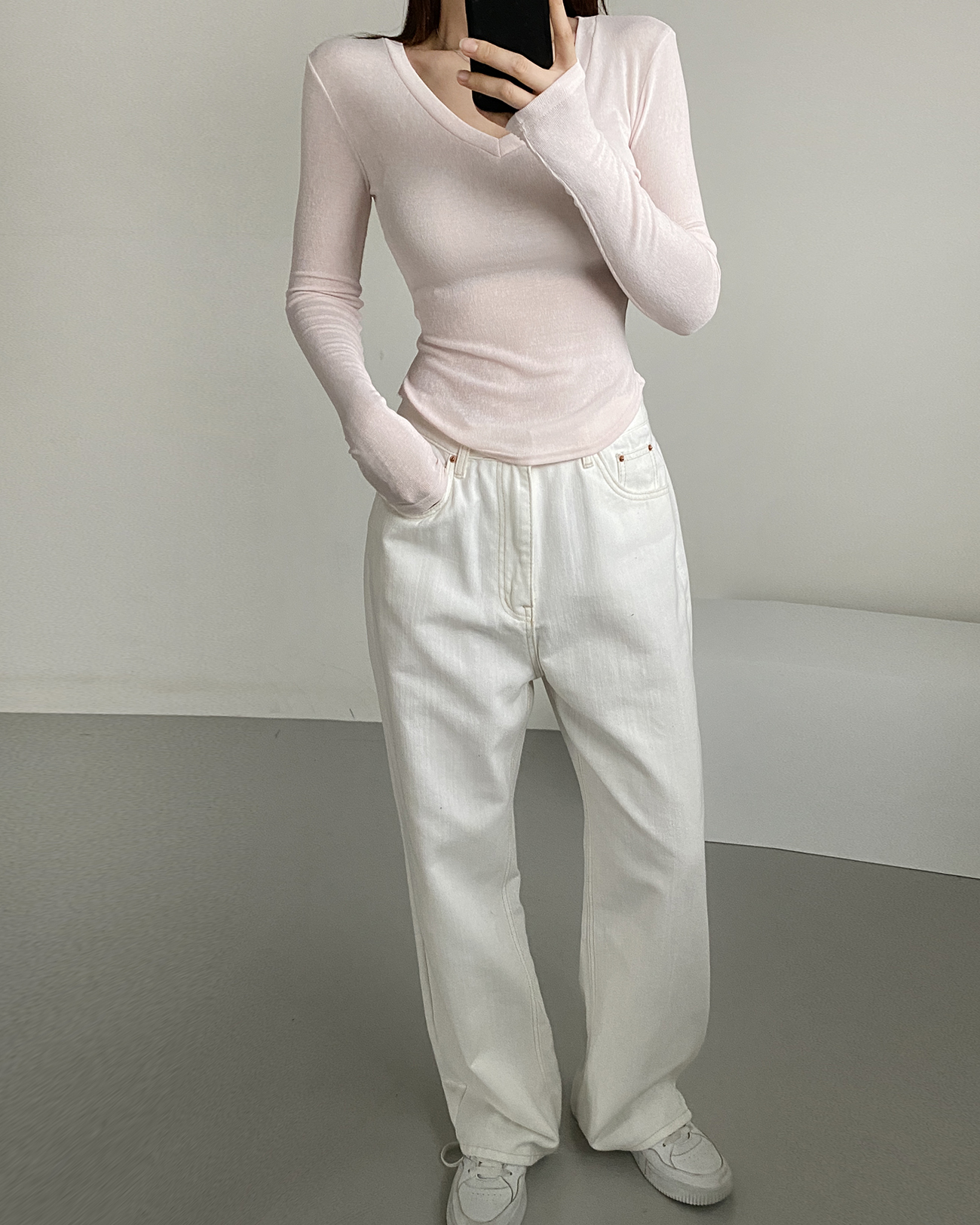 VネックスリムラウンドヘムTシャツ | 詳細画像8