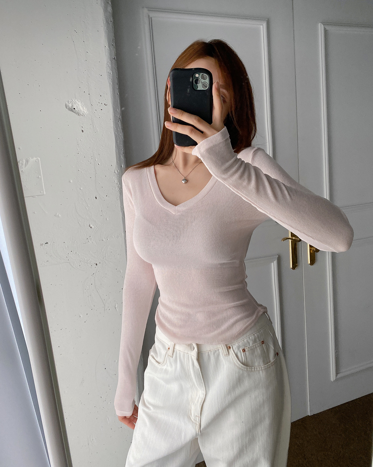 VネックスリムラウンドヘムTシャツ | 詳細画像10