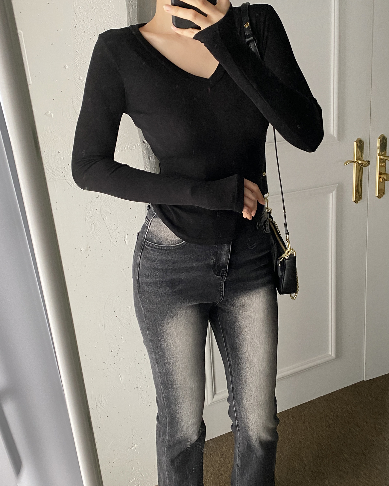 VネックスリムラウンドヘムTシャツ | 詳細画像5