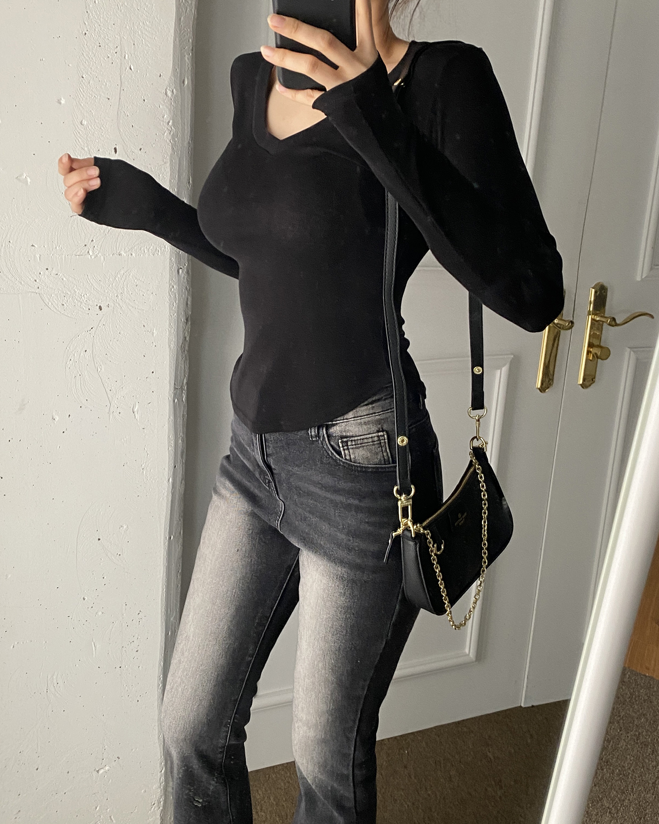 VネックスリムラウンドヘムTシャツ | 詳細画像6