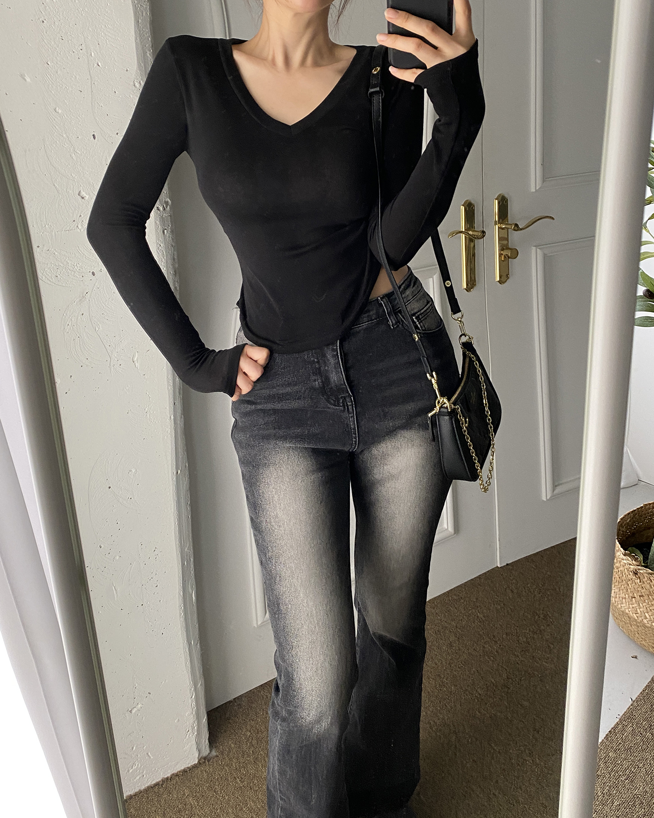 VネックスリムラウンドヘムTシャツ | 詳細画像7