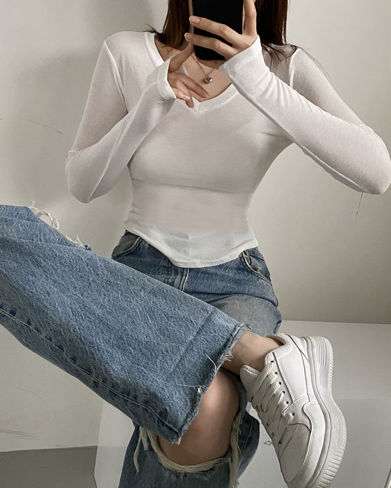 VネックスリムラウンドヘムTシャツ | 詳細画像14