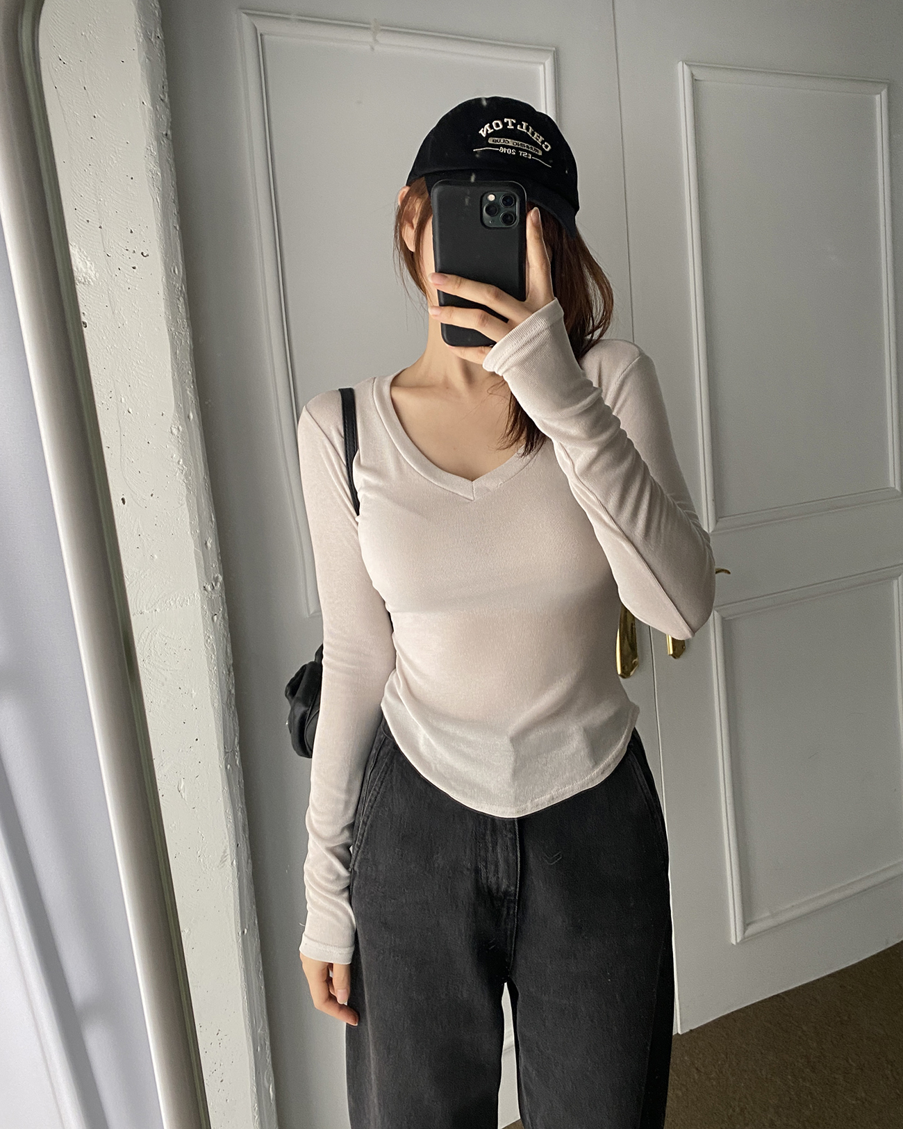 VネックスリムラウンドヘムTシャツ | 詳細画像4