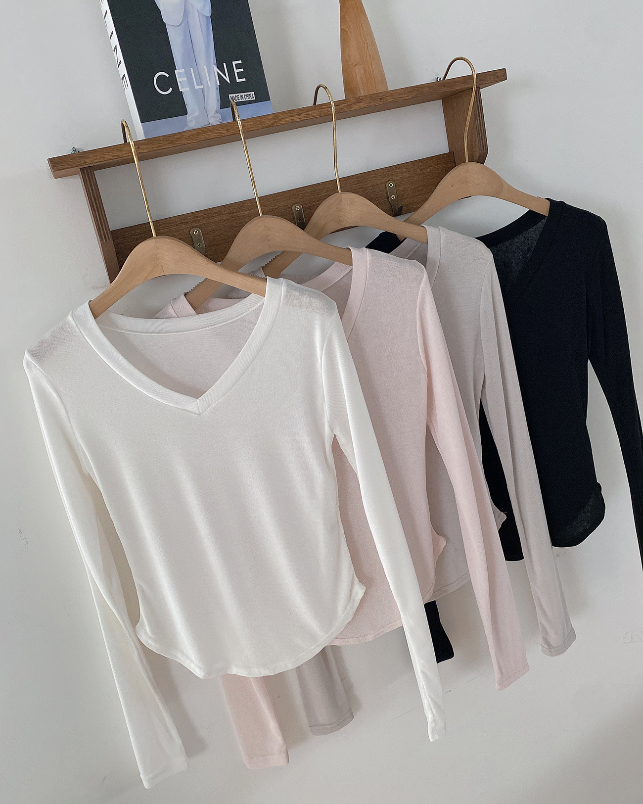 VネックスリムラウンドヘムTシャツ | 詳細画像12