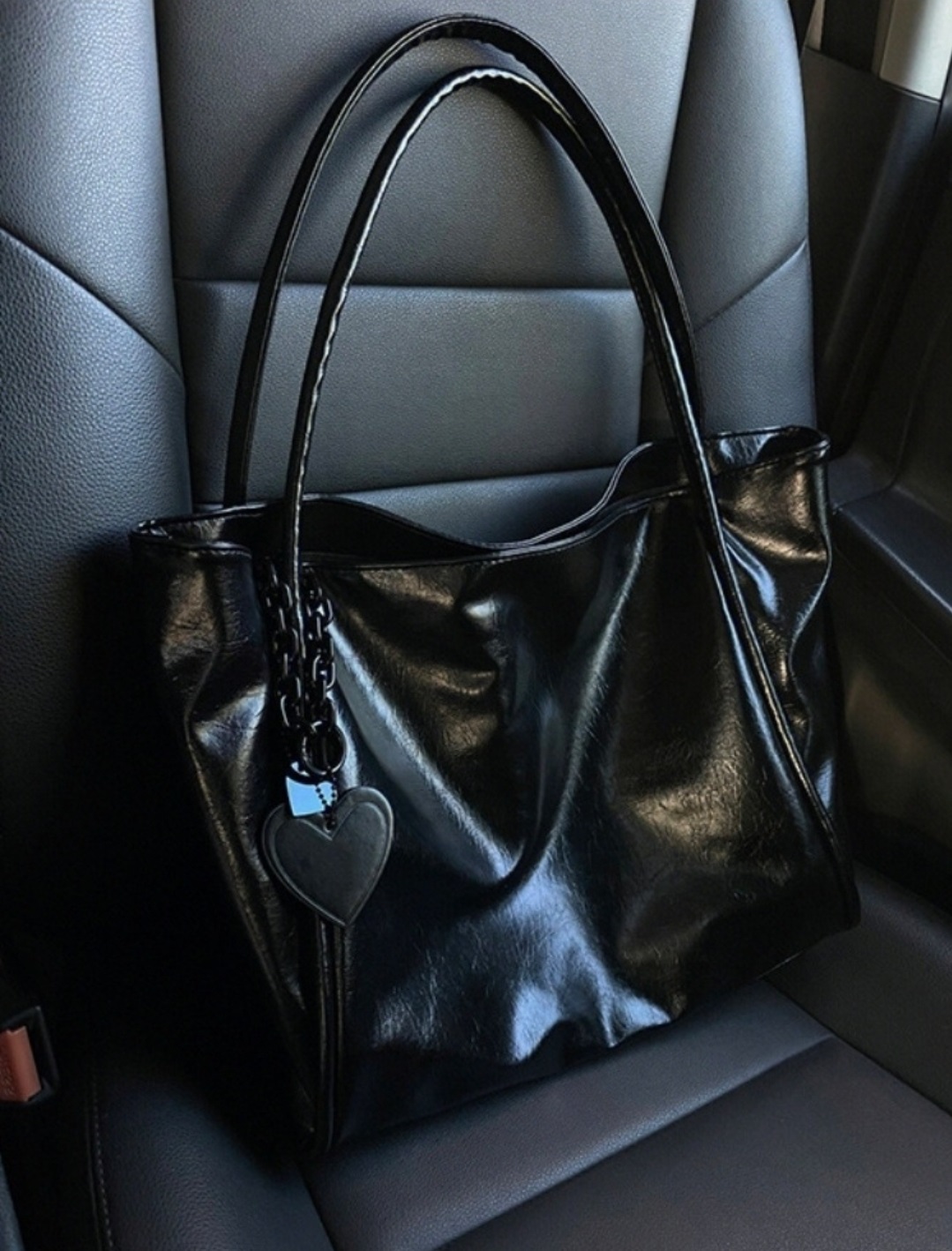 ハートチャーム付ブラックトートバッグ | 詳細画像6