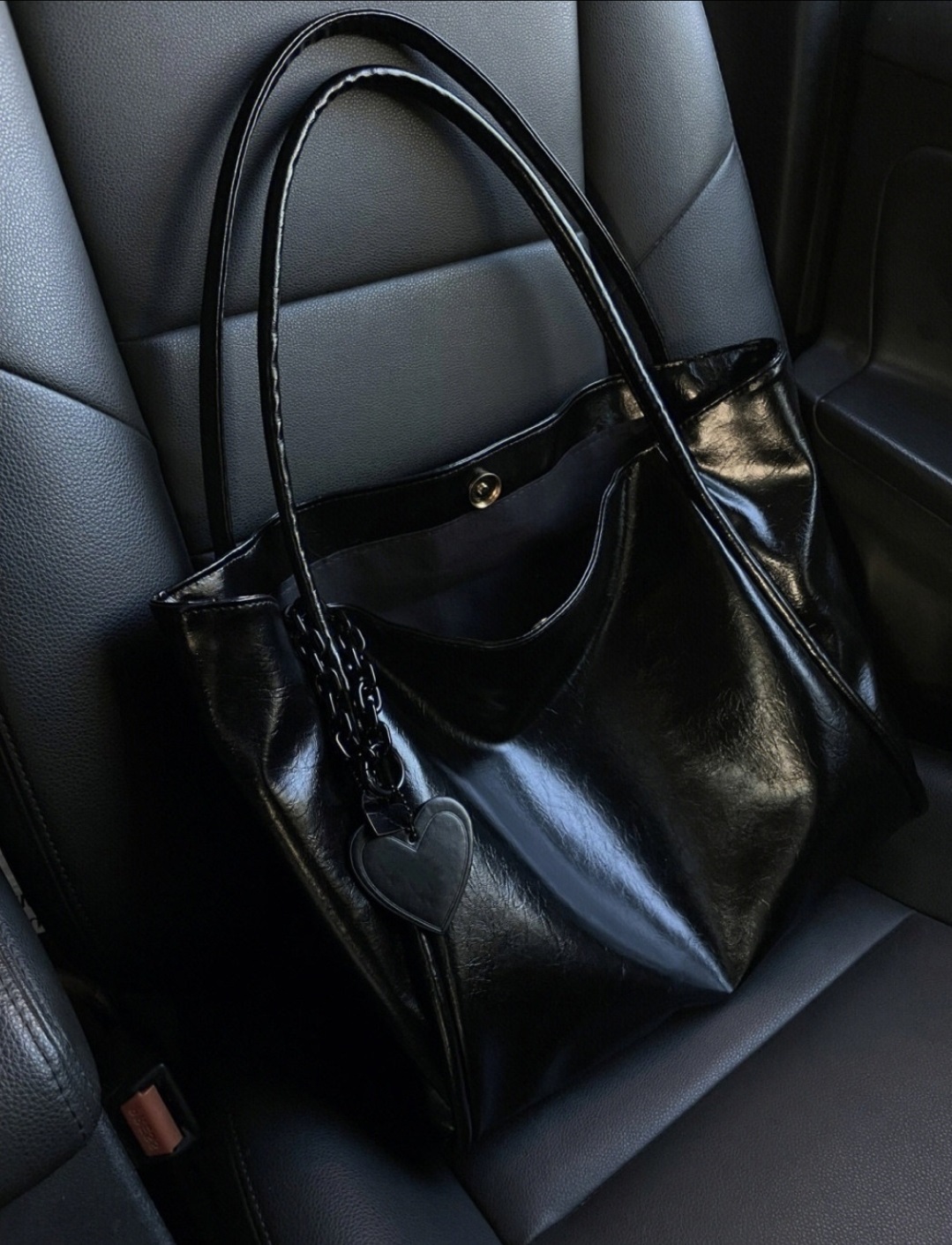 ハートチャーム付ブラックトートバッグ | 詳細画像7