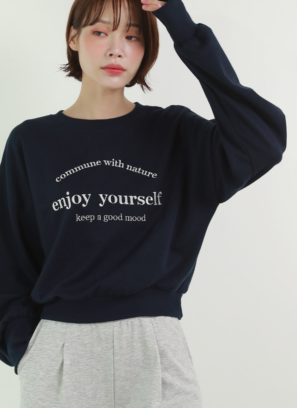 enjoy配色レタリングスウェット | 詳細画像2