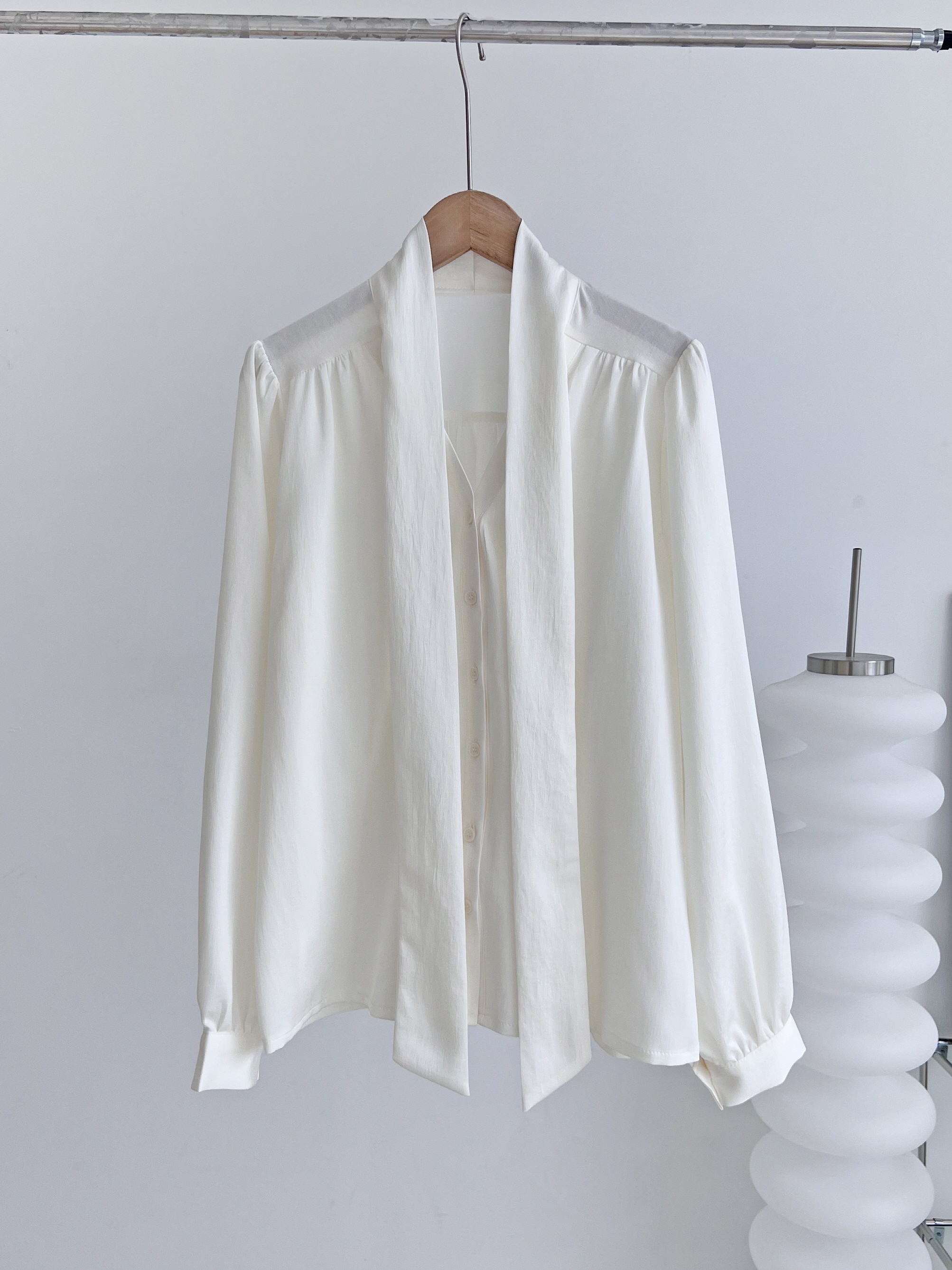 ギャザーVネックリボンタイブラウス | 詳細画像15