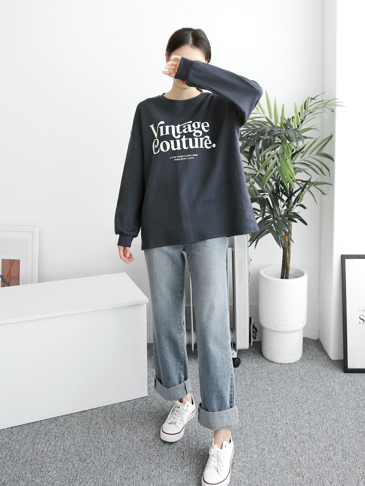 ラウンドネックオーバーサイズ長袖ハーフレタリングTシャツ | 詳細画像4