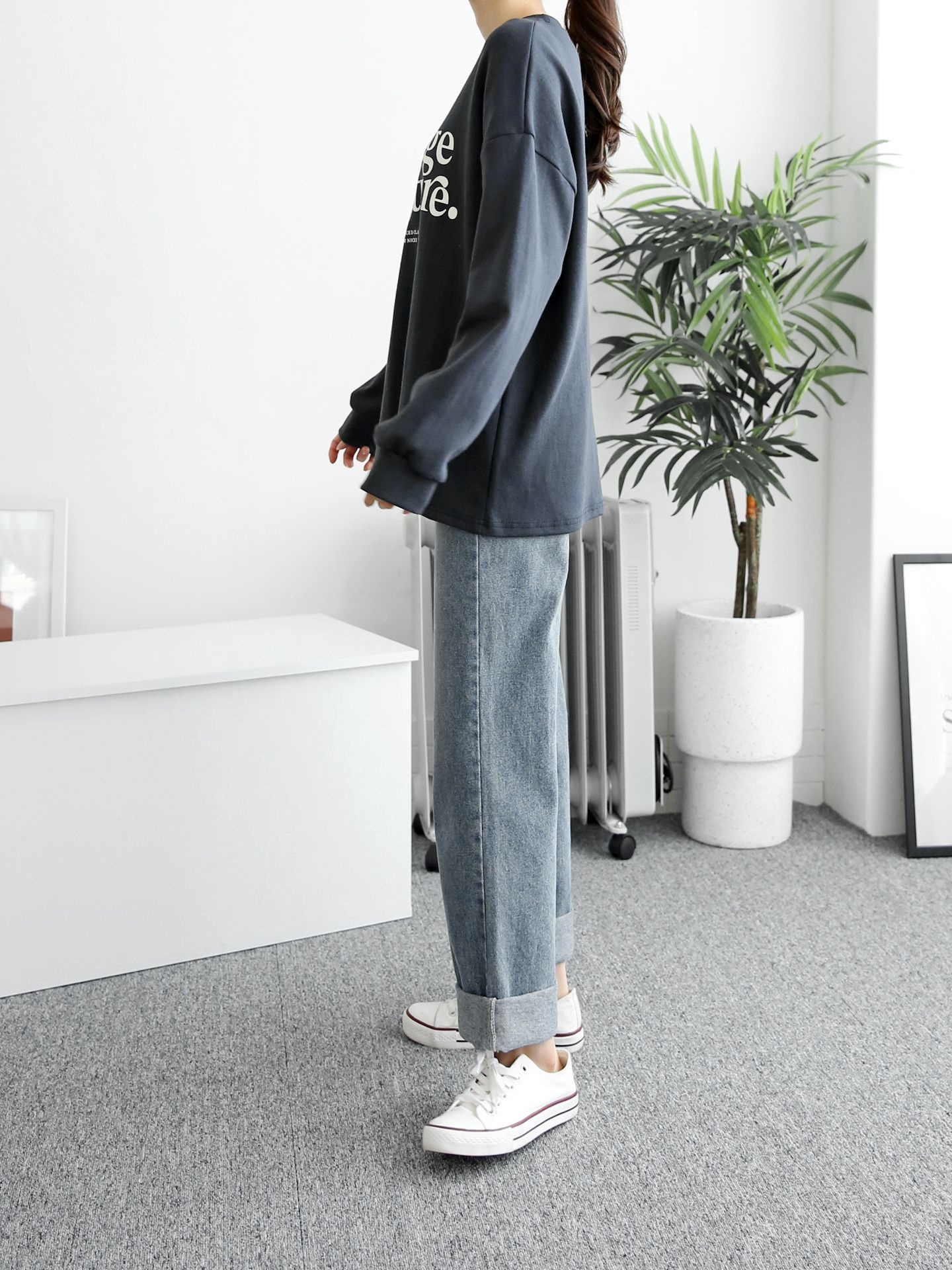 ラウンドネックオーバーサイズ長袖ハーフレタリングTシャツ | 詳細画像10