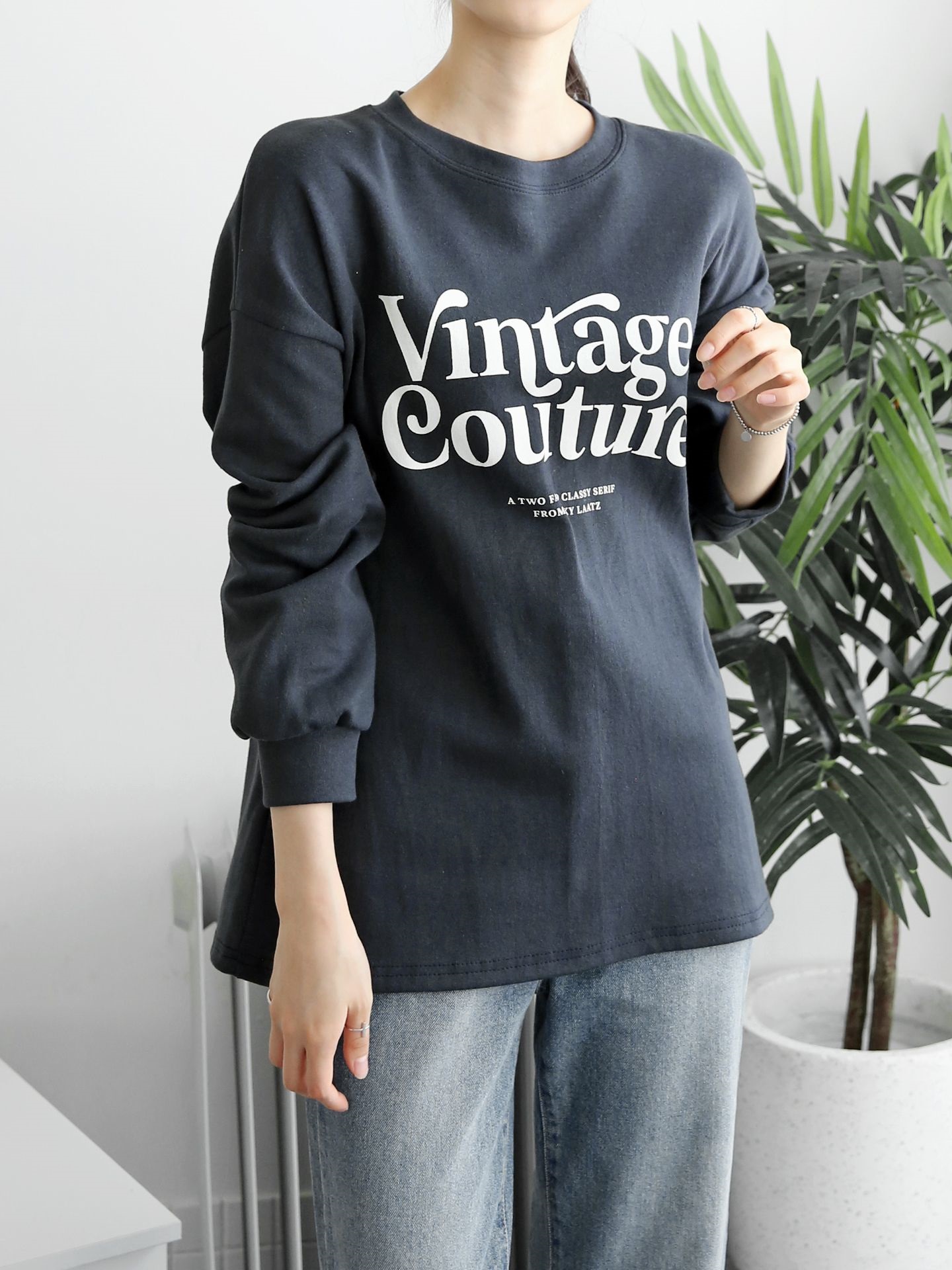 ラウンドネックオーバーサイズ長袖ハーフレタリングTシャツ | 詳細画像12