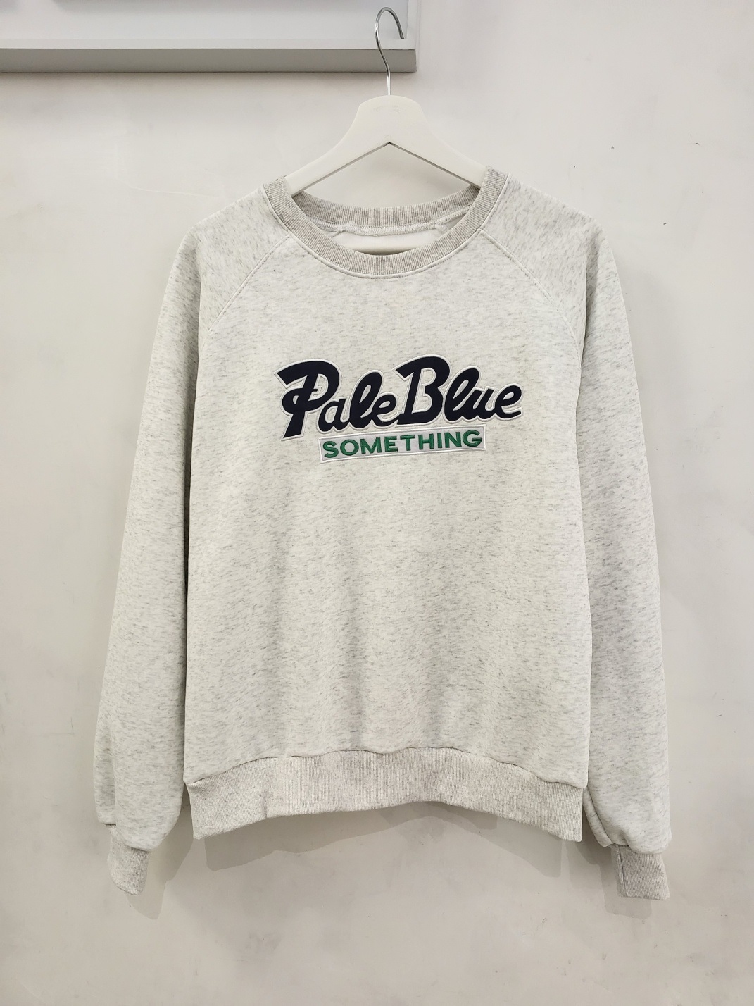 Pale Blueロゴラグランスリーブスウェット | レディース
