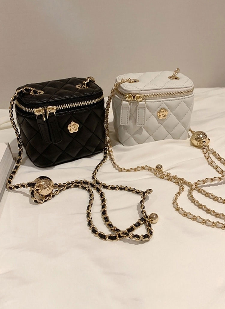 フラワーキルティングチェーンバニティバッグ | レディース