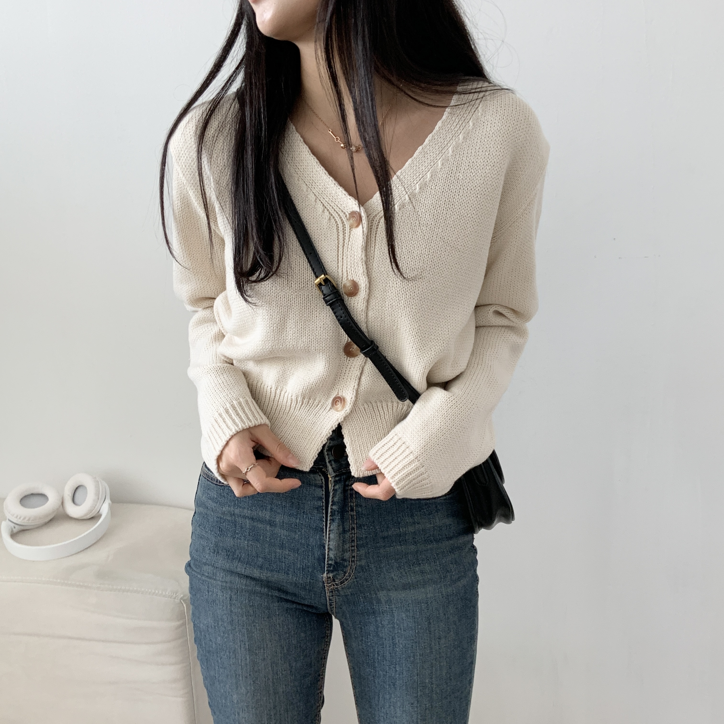 LOLA コットンカシミヤ　Vネック　クロップド　ニットカーディガン クロップドVネックニットカーディガン | レディースファッション通販