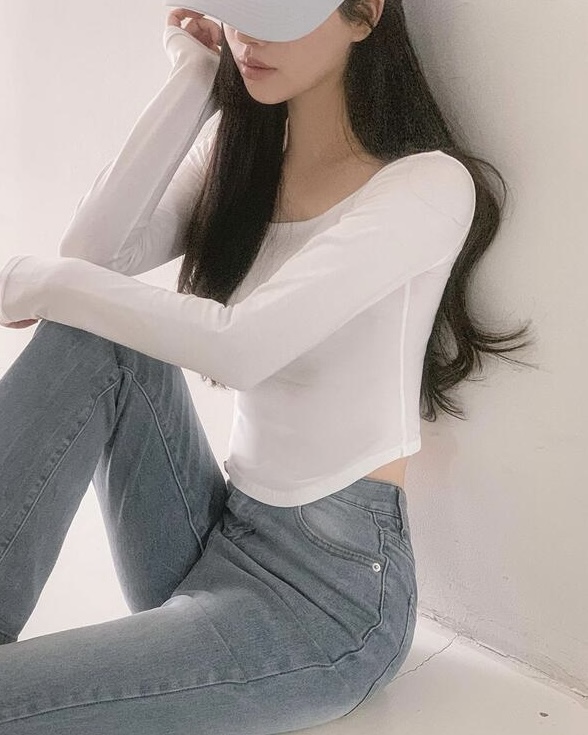 スクエアネックラウンドヘムTシャツ | 詳細画像13