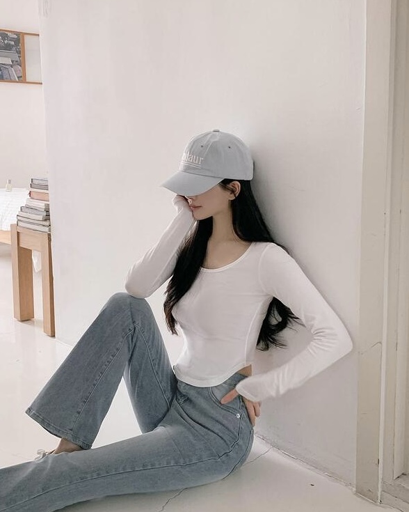 スクエアネックラウンドヘムTシャツ | 詳細画像11