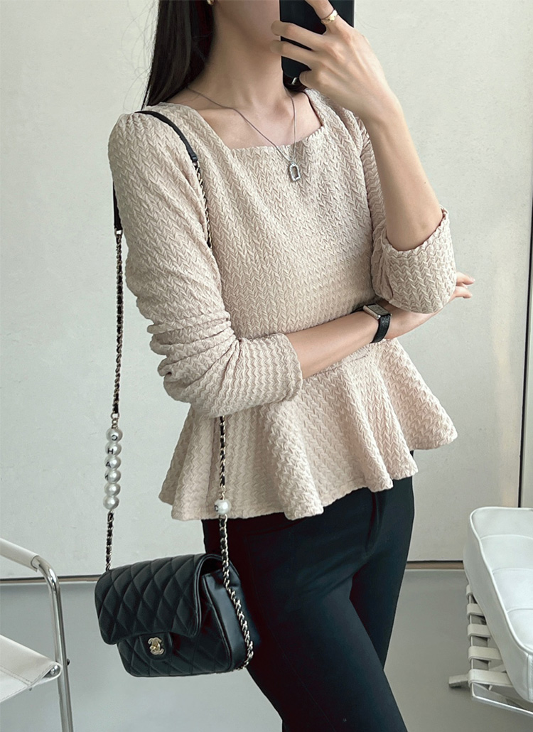 スクエアネックペプラムパフエンボスTシャツ | レディースファッション