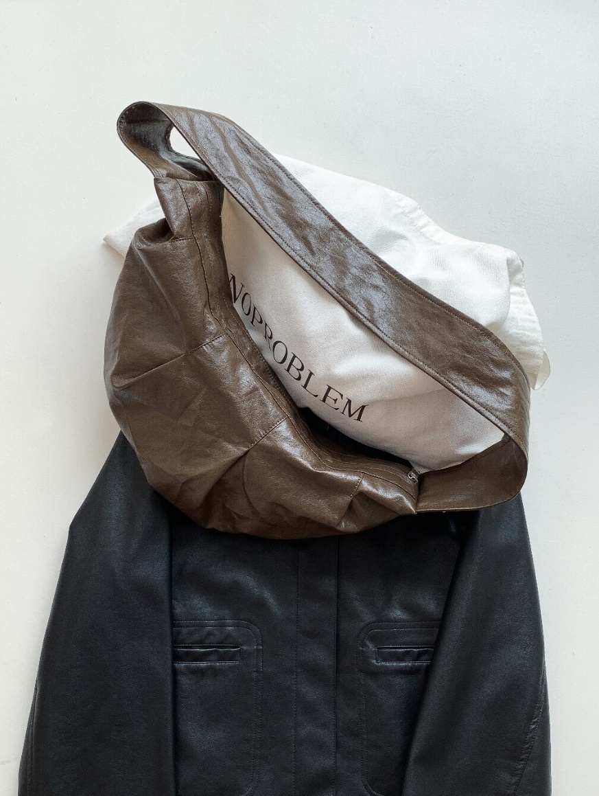 ワイドストラップクロワッサンショルダーバッグ | 詳細画像10