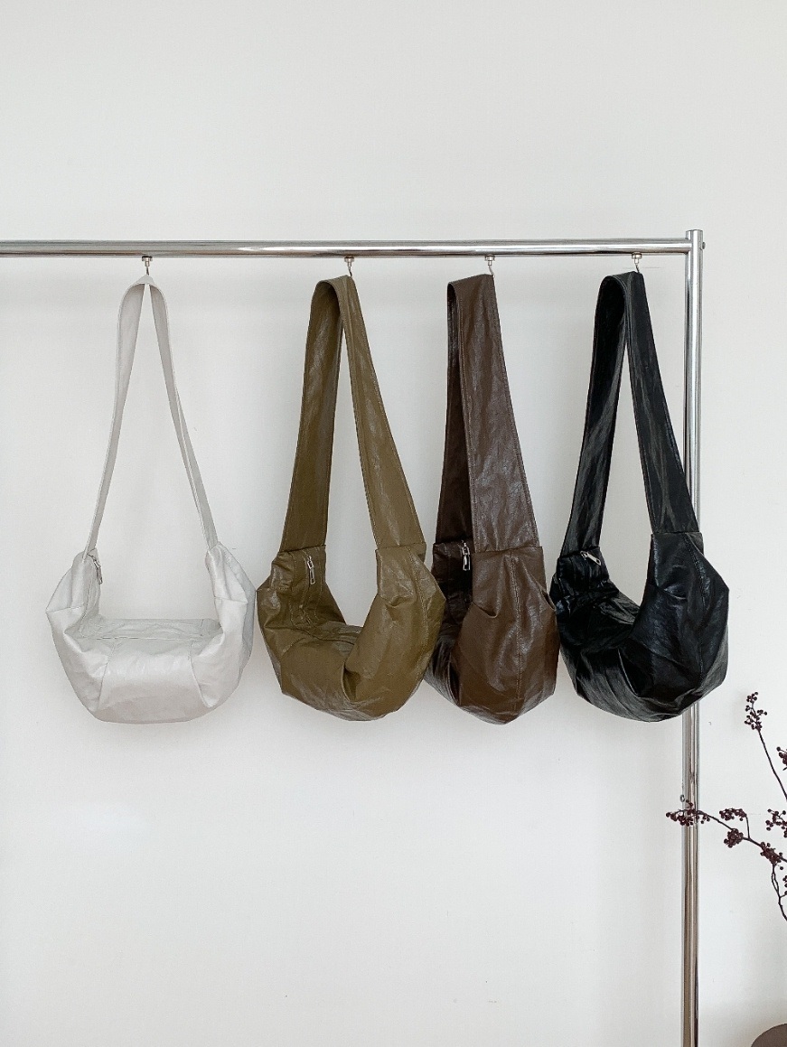 ワイドストラップクロワッサンショルダーバッグ | 詳細画像12