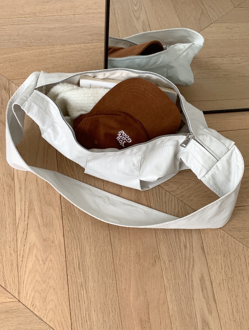 ワイドストラップクロワッサンショルダーバッグ | 詳細画像13