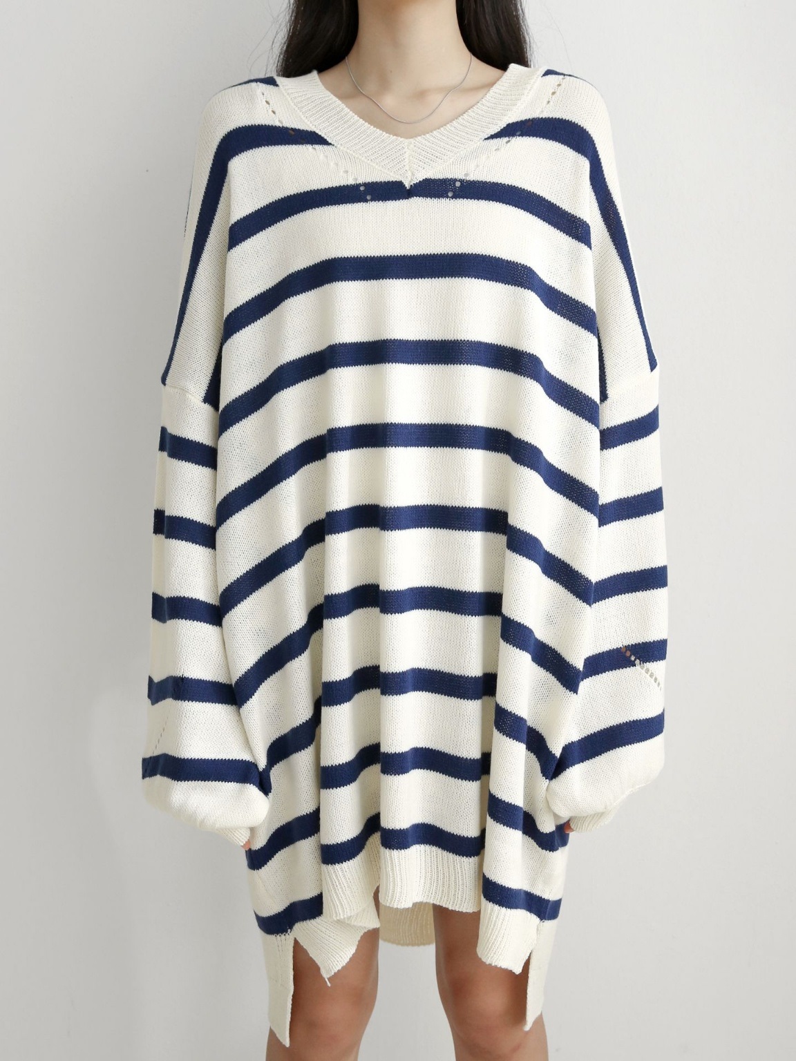 パンチングボーダーアンバランスVネックニットワンピース | 詳細画像17