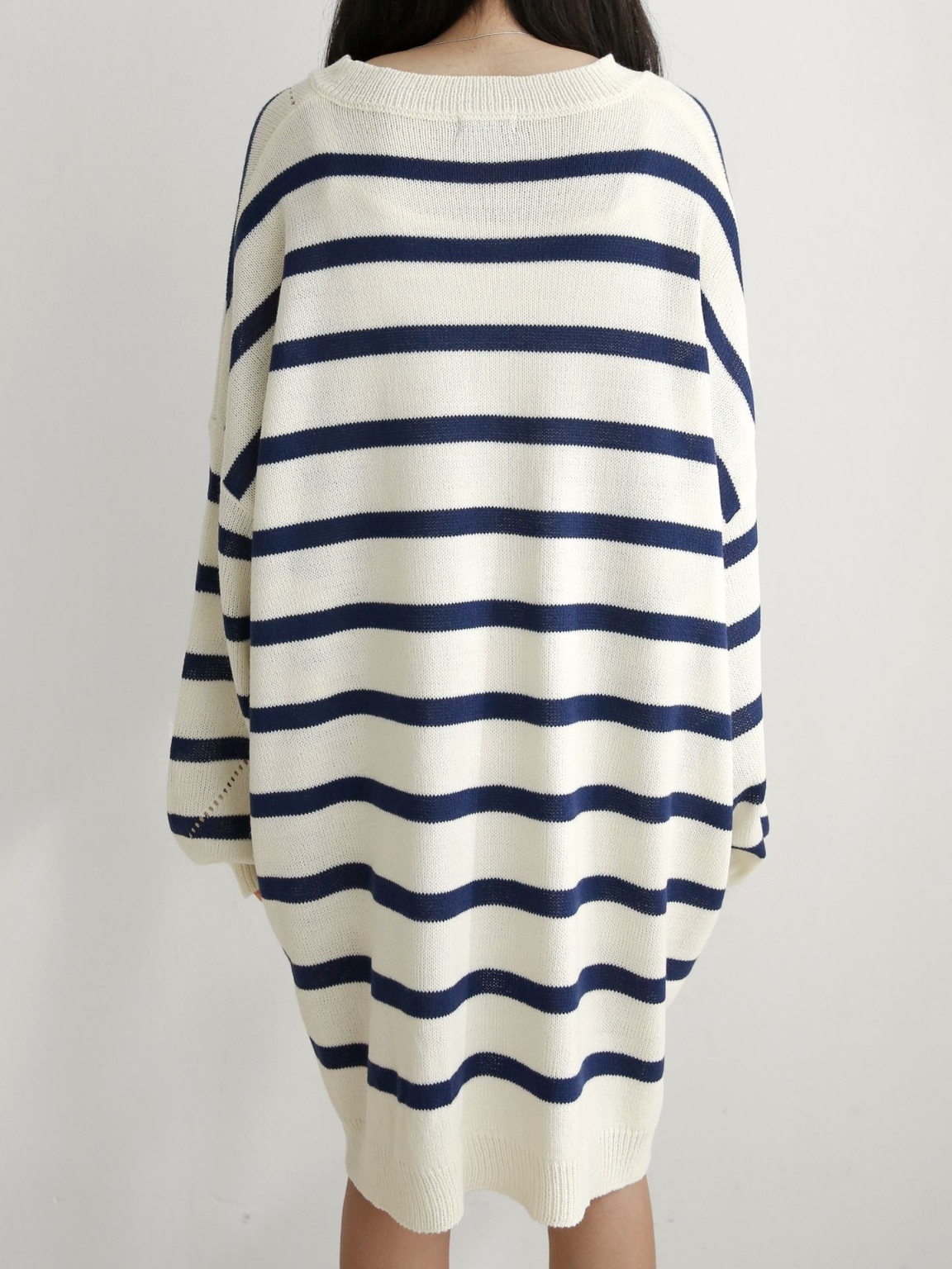 パンチングボーダーアンバランスVネックニットワンピース | 詳細画像20