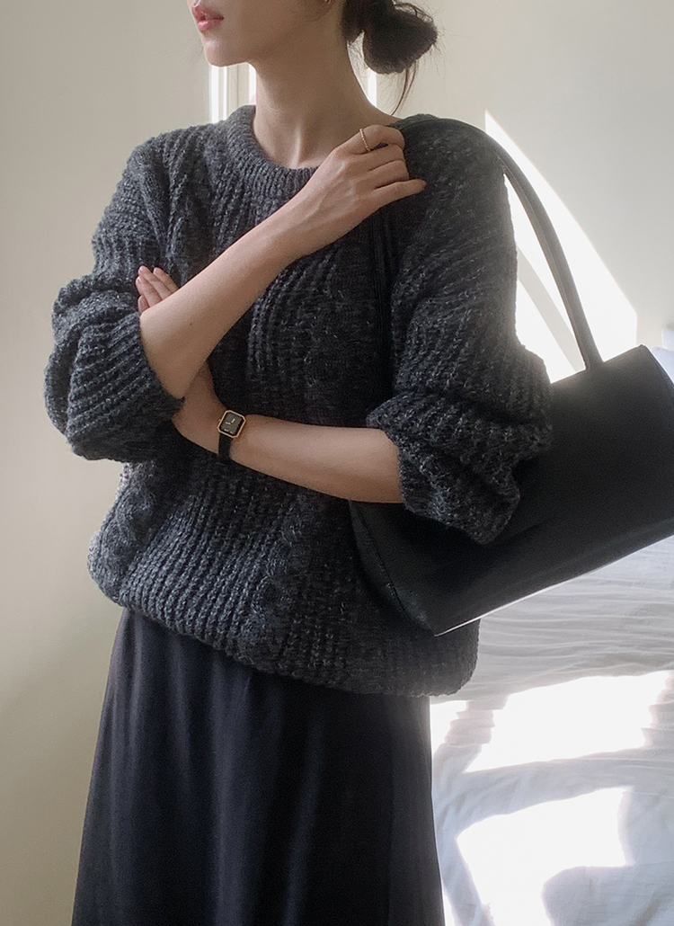 黒ニットです♪ ラウンドネックケーブル編みニット | レディースファッション通販 - DHOLIC