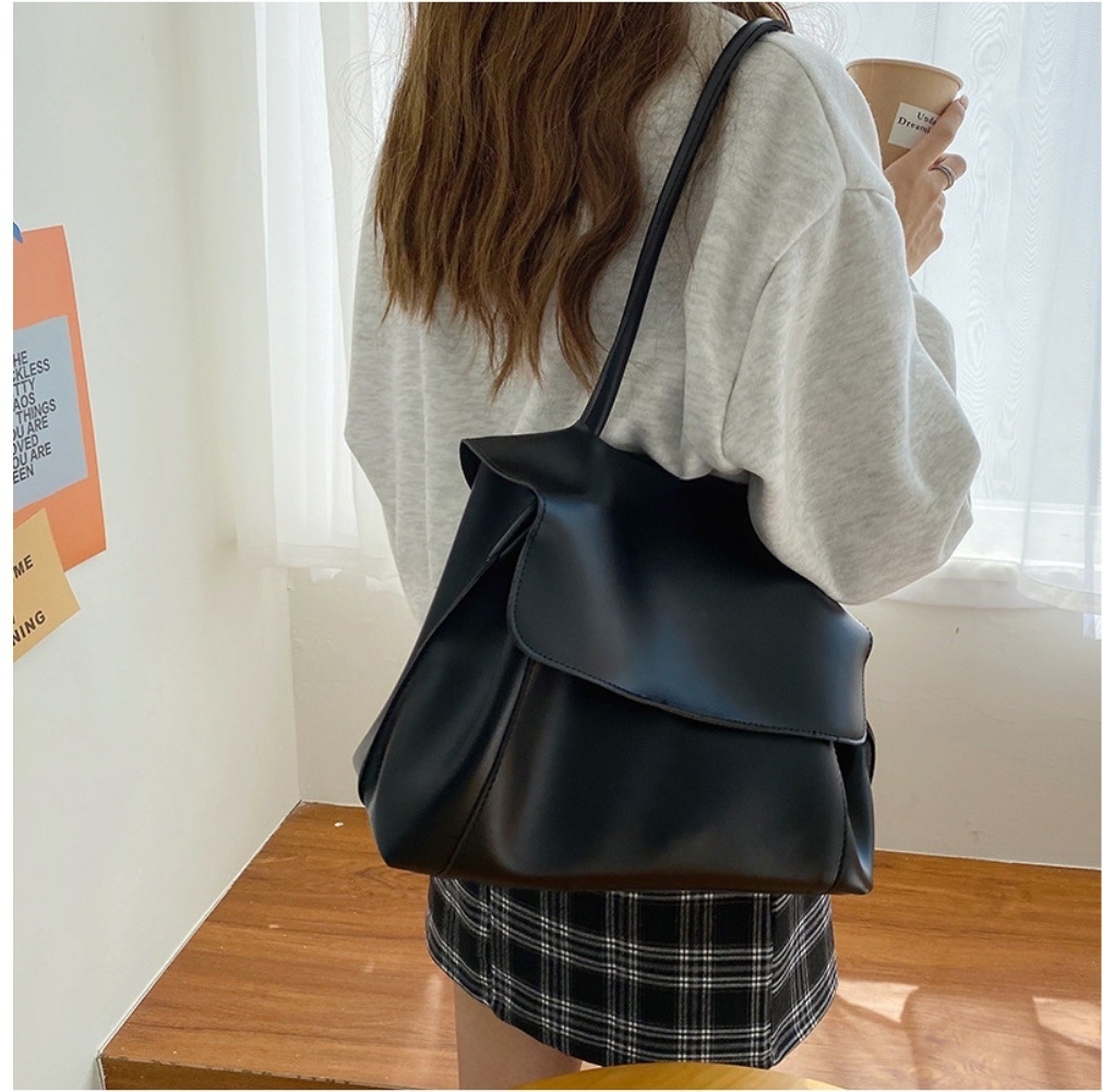 ポーチ付2WAYフラップ台形バッグ | 詳細画像2